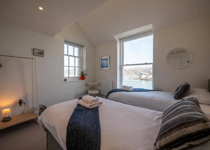 Riverside Apartment With Stunning Views & Patio