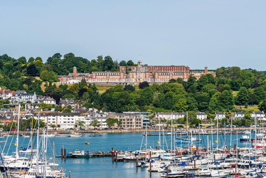 Riverside Apartment With Stunning Views & Patio * Kingswear