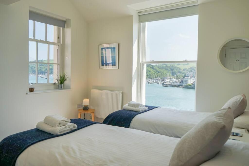 Riverside Apartment With Stunning Views & Patio * Kingswear