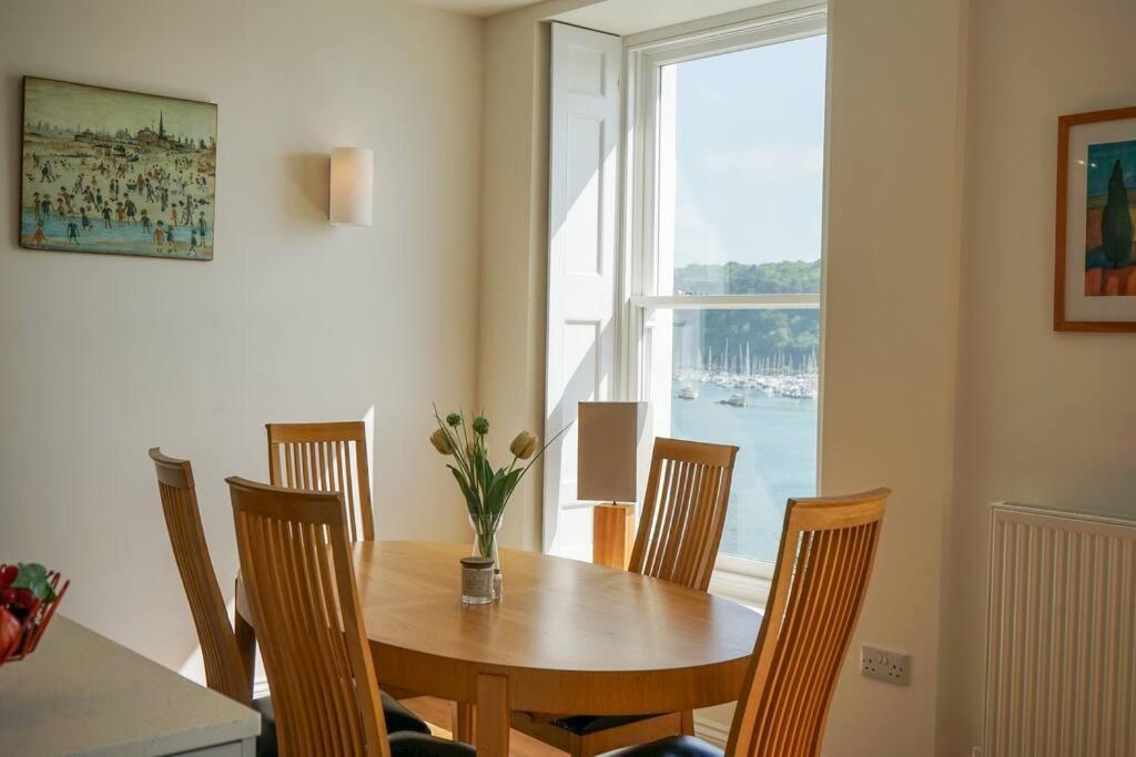 Apartment Riverside Apartment With Stunning Views & Patio *