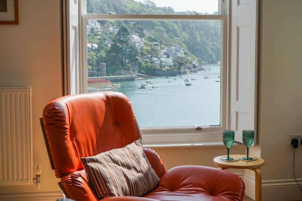 Riverside Apartment With Stunning Views & Patio Apartment