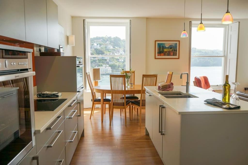Riverside Apartment With Stunning Views & Patio Apartment Kingswear