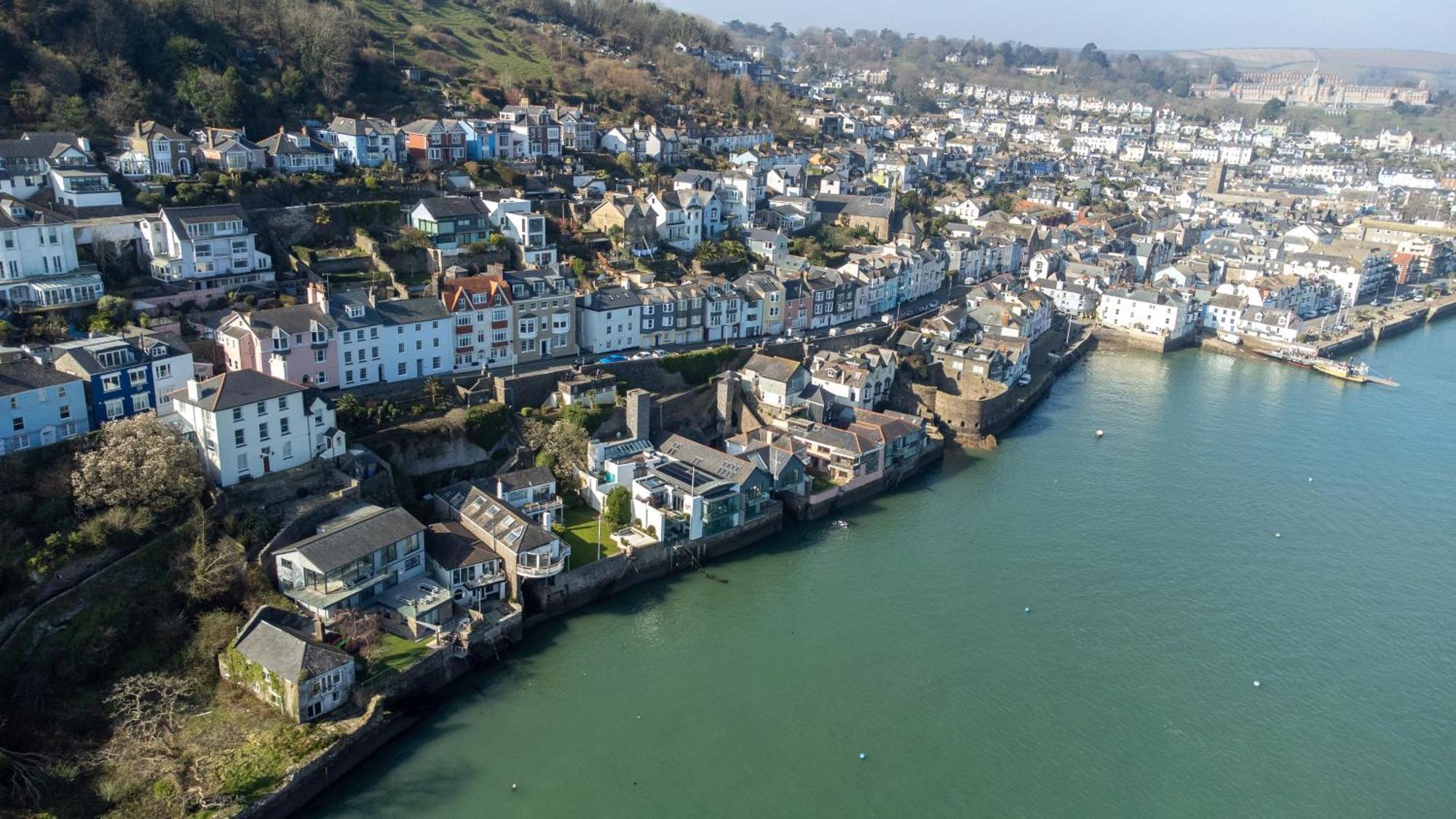 Riverside Apartment With Stunning Views & Patio Apartment Kingswear