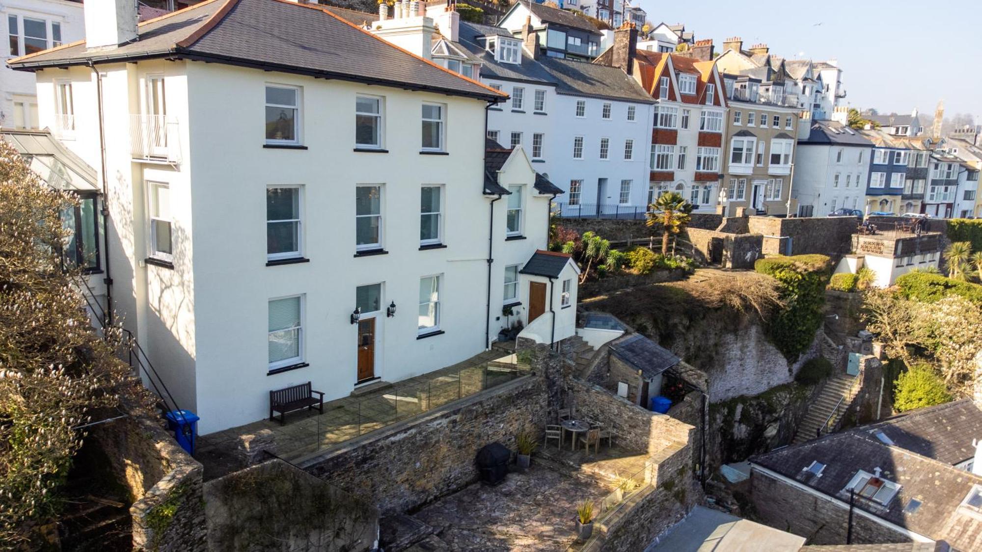Riverside Apartment With Stunning Views & Patio Apartment Kingswear