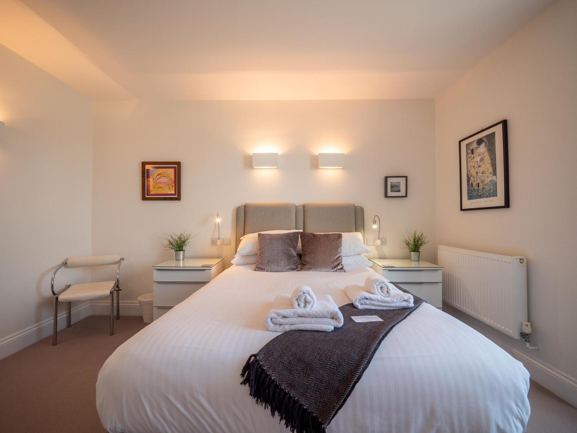 Riverside Apartment With Stunning Views & Patio Apartment Kingswear