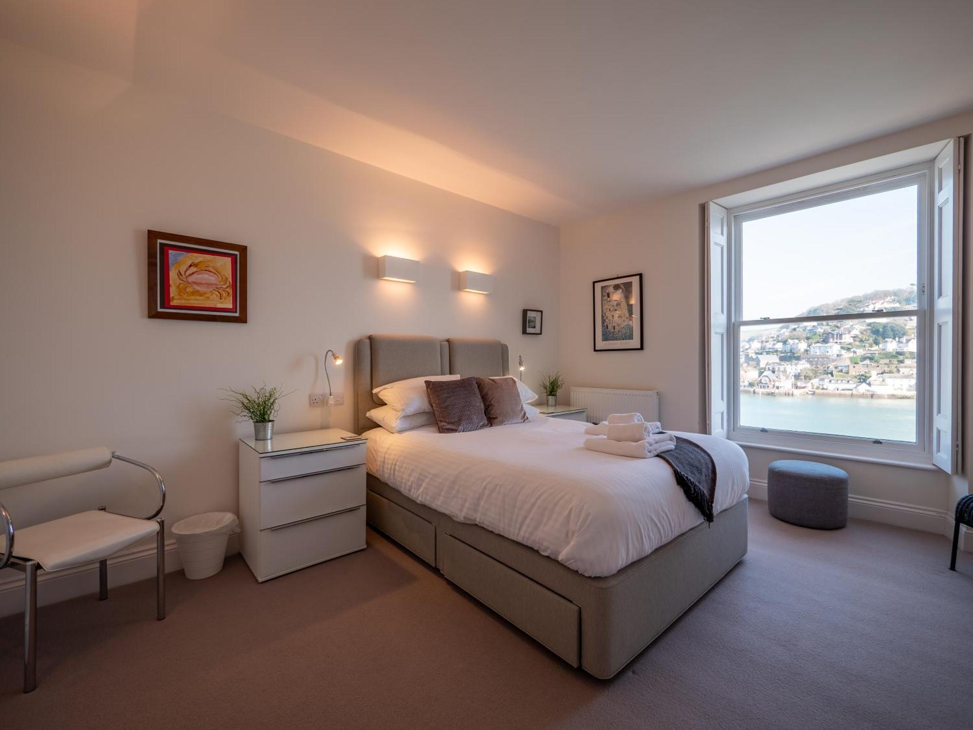 Riverside Apartment With Stunning Views & Patio Apartment
