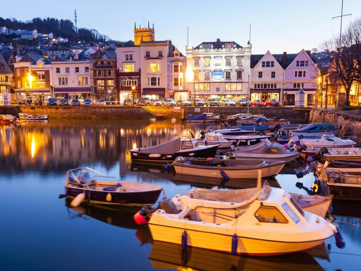 Riverside Apartment With Stunning Views & Patio Apartment Kingswear