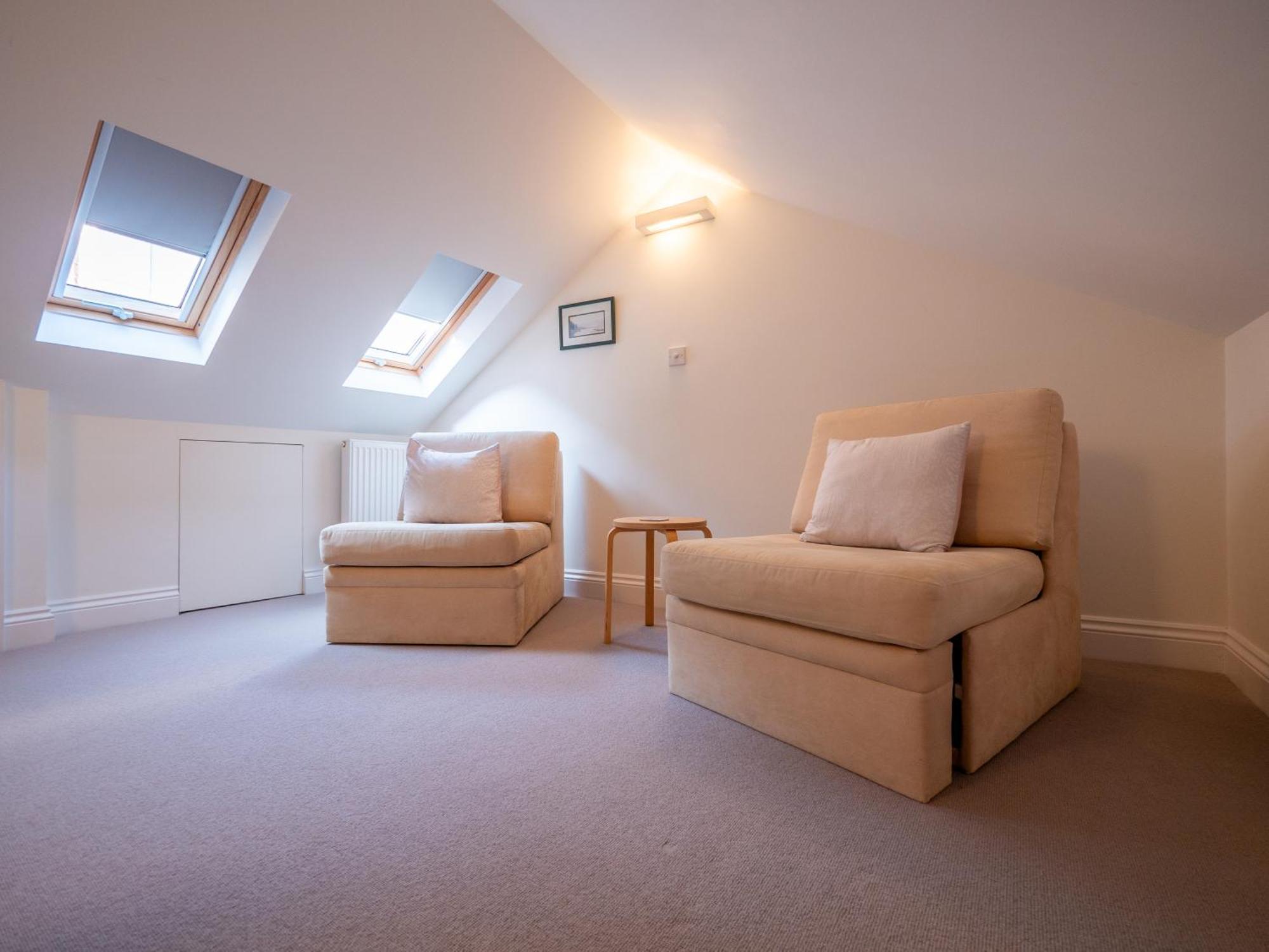 Apartment Riverside Apartment With Stunning Views & Patio Kingswear